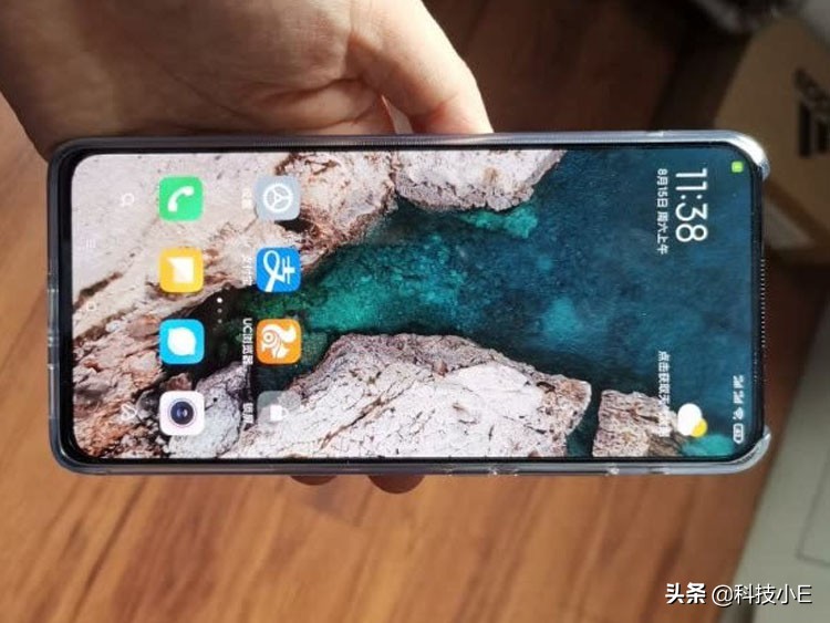預算2500元這兩款手機最值得入手，旗艦機性能+256G內(nèi)存