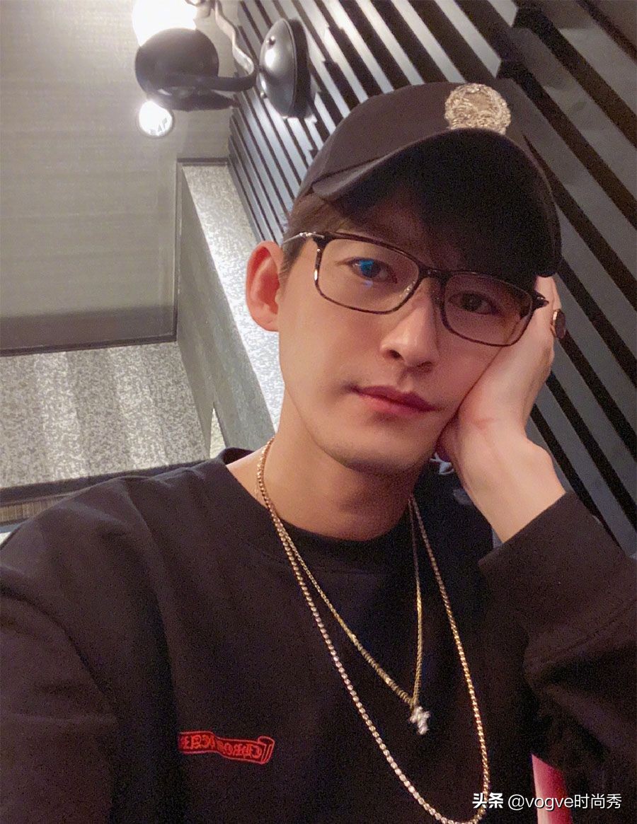 郑爽，好一朵美丽的白莲花
