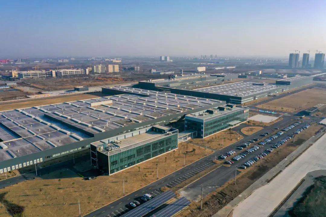 比小鹏、蔚来、理想更快一步，威马W6实现“无人驾驶”！