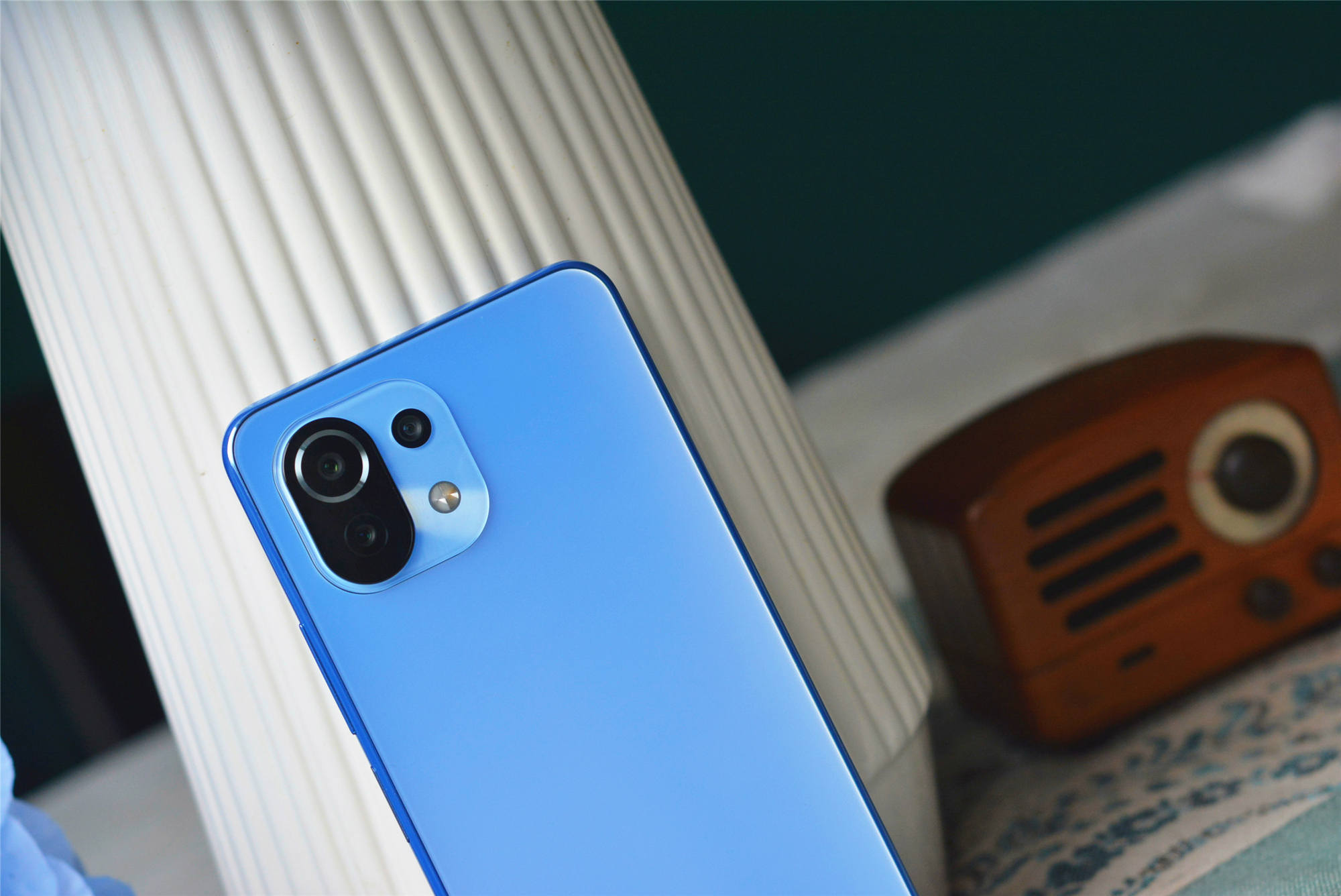 小米11青春版简评：159g轻薄机身，却有4250mAh大电池