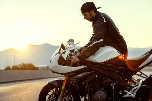 ����Triple 1200RS�����������ӵ�ͷ����ӵ��180ƥ����