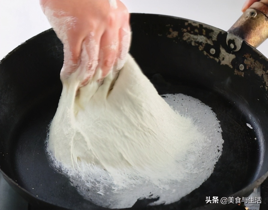 教你在家做春捲，從攤餅皮到成品，步驟簡單詳細，宴客上桌真不錯