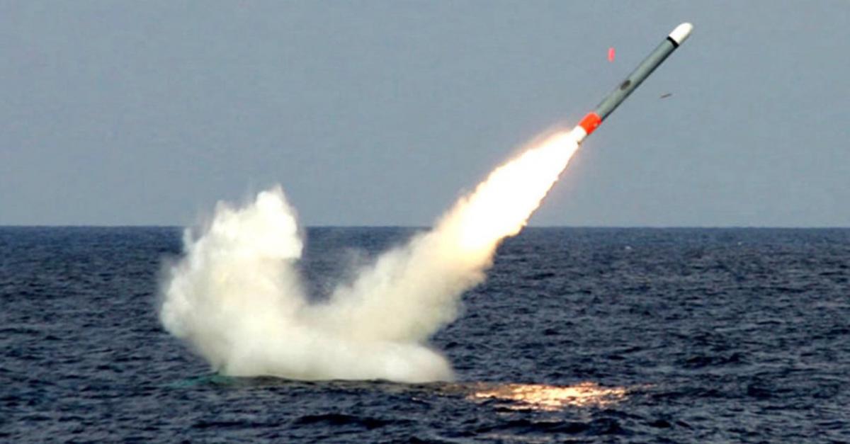 满载154枚战斧导弹，美核潜艇穿越中东海峡，下令不打第一枪