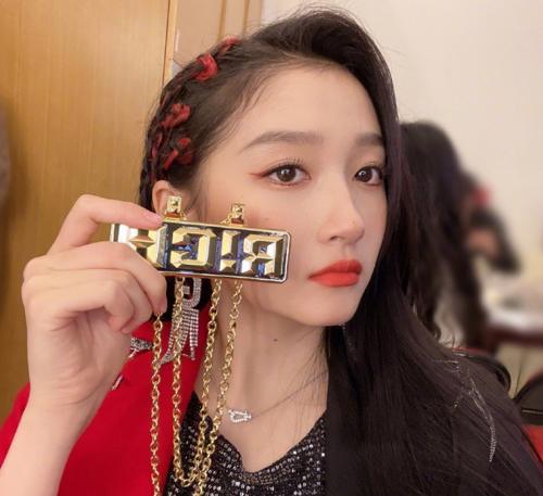 王牌6关晓彤cos赵丽颖“周翡”，同款造型，腰围