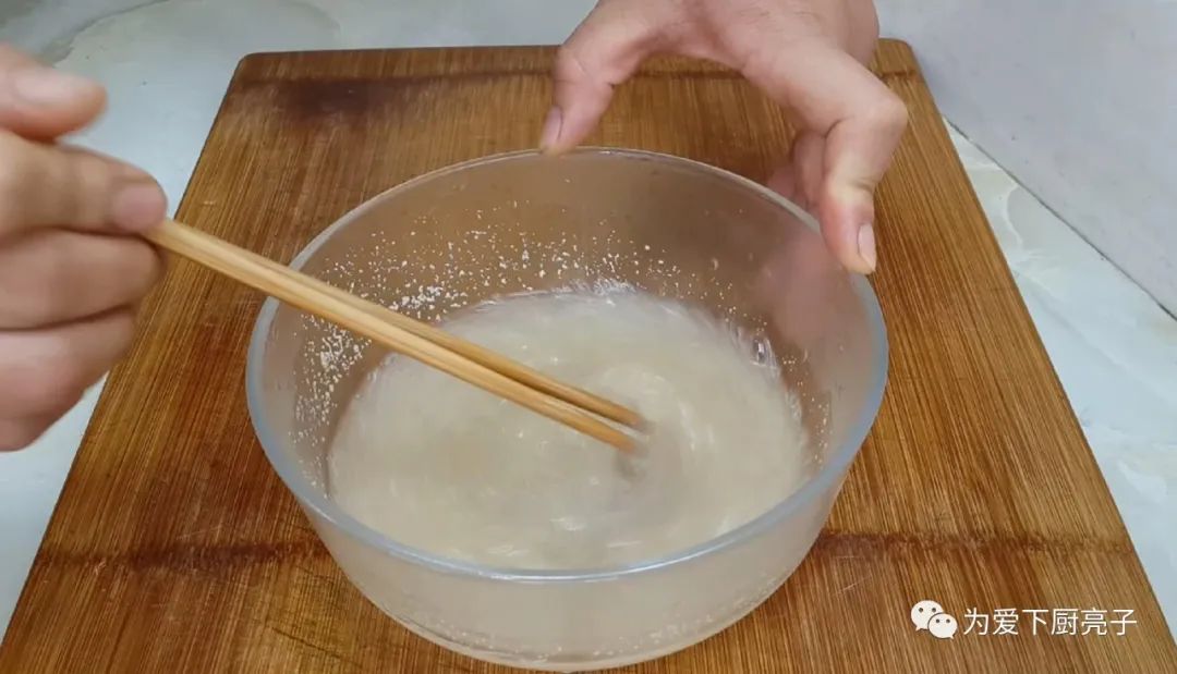 油條這樣做太好吃了，筷子夾一下，鬆軟又香甜，比吃麵包還舒服