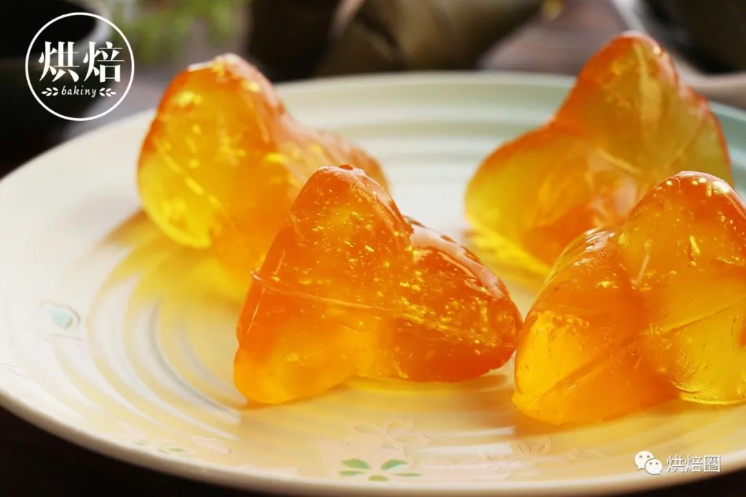 看起来一个能卖一百的水晶粽 实际上是做月饼剩下的糖浆做的