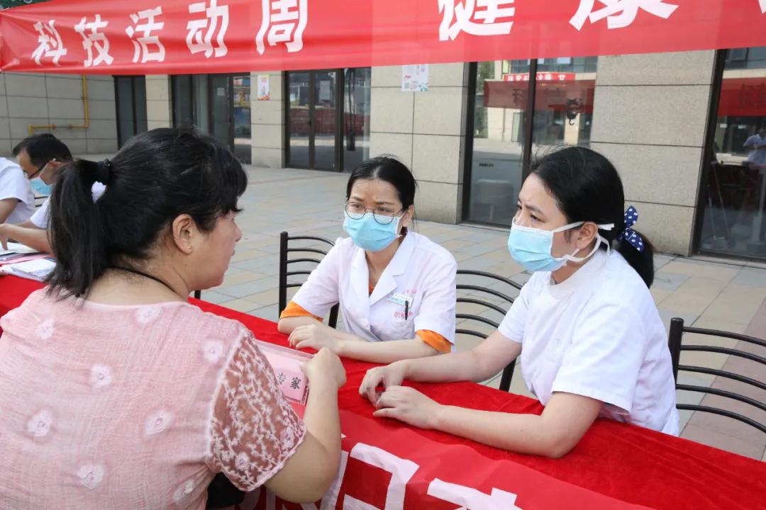 科技活动周，义诊进社区