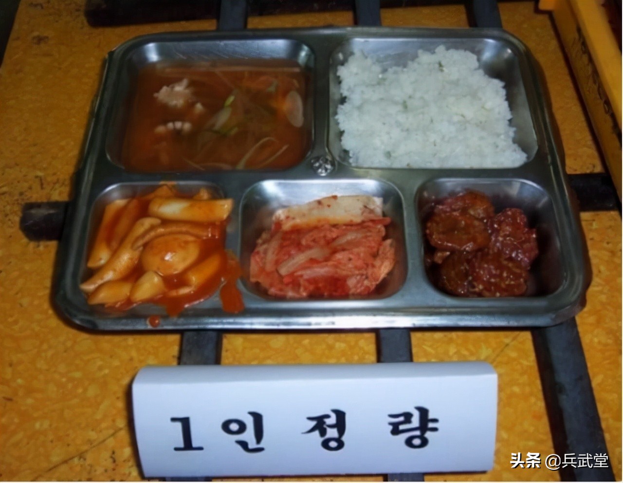 Korean soldiers' food is not as good as prison food?Mainly kimchi, lack ...