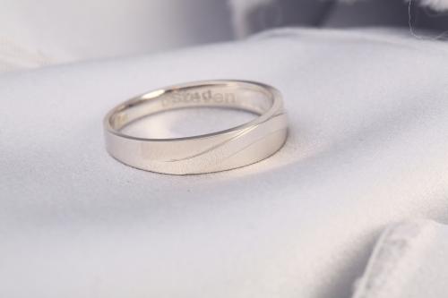 心理测试：最想戴上哪枚戒指？测你2020的男生缘强吗？