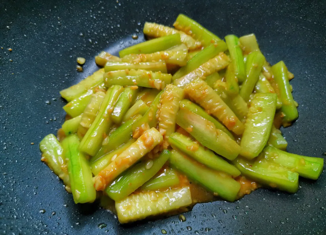 丝瓜是个好东西,超简单的炒丝瓜教学 美食做法 第9张 丝瓜是个好东西,超简单的炒丝瓜教学 美食做法 第9张