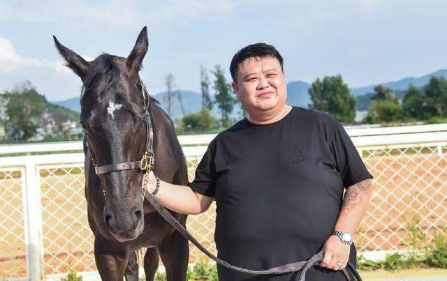 德云社孙越发文支持于谦新书，却又被粉丝调侃，还拿举报来吓唬他