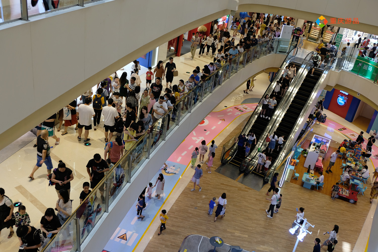 大家为什么喜欢奥特曼？重庆55周年现场实况，中二少年的狂欢