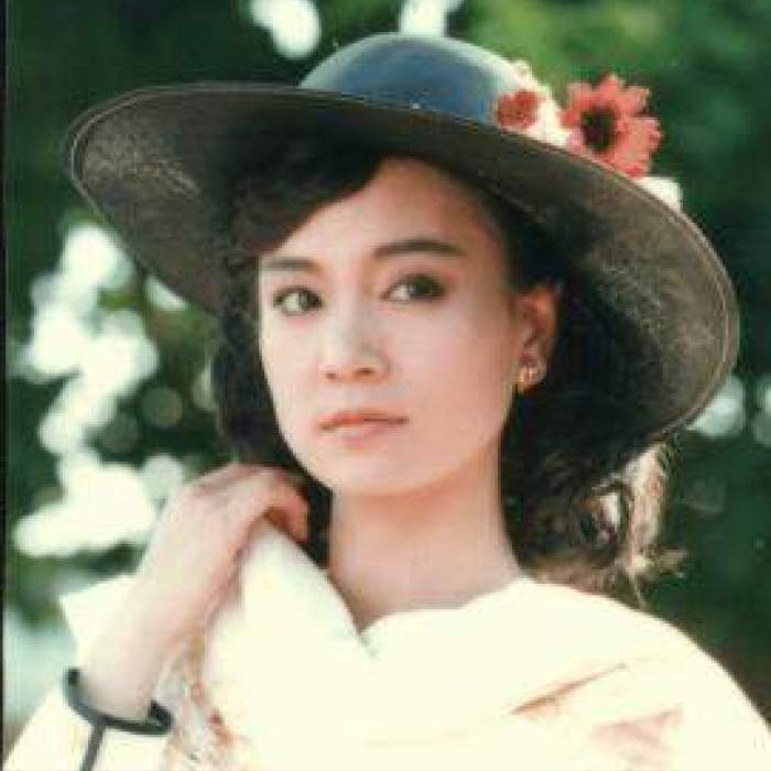 10年前丈夫意外坠楼去世，膝下无儿无女，如今刘雪华过得怎么样？
