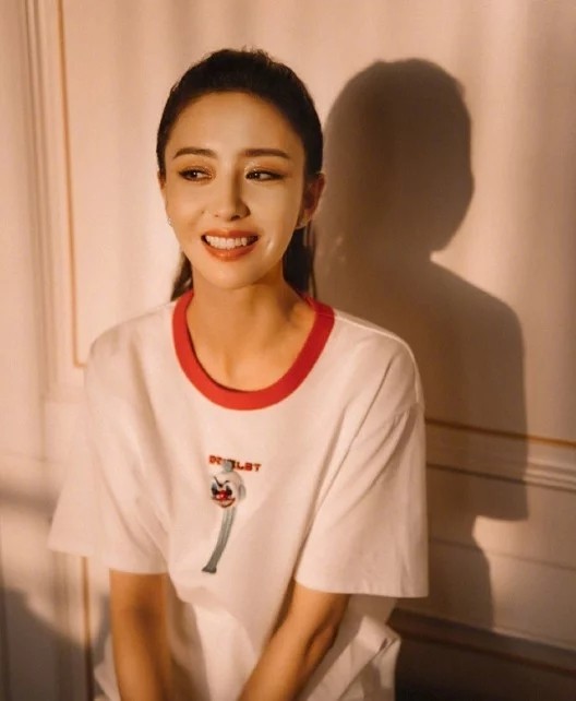 陈思诚卡点祝福佟丽娅生日快乐，网友纷纷讽刺：大可不必