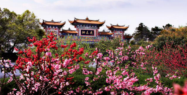 桃花源旅游区亮相北京地铁一号线，穿越长安街，致敬新时代