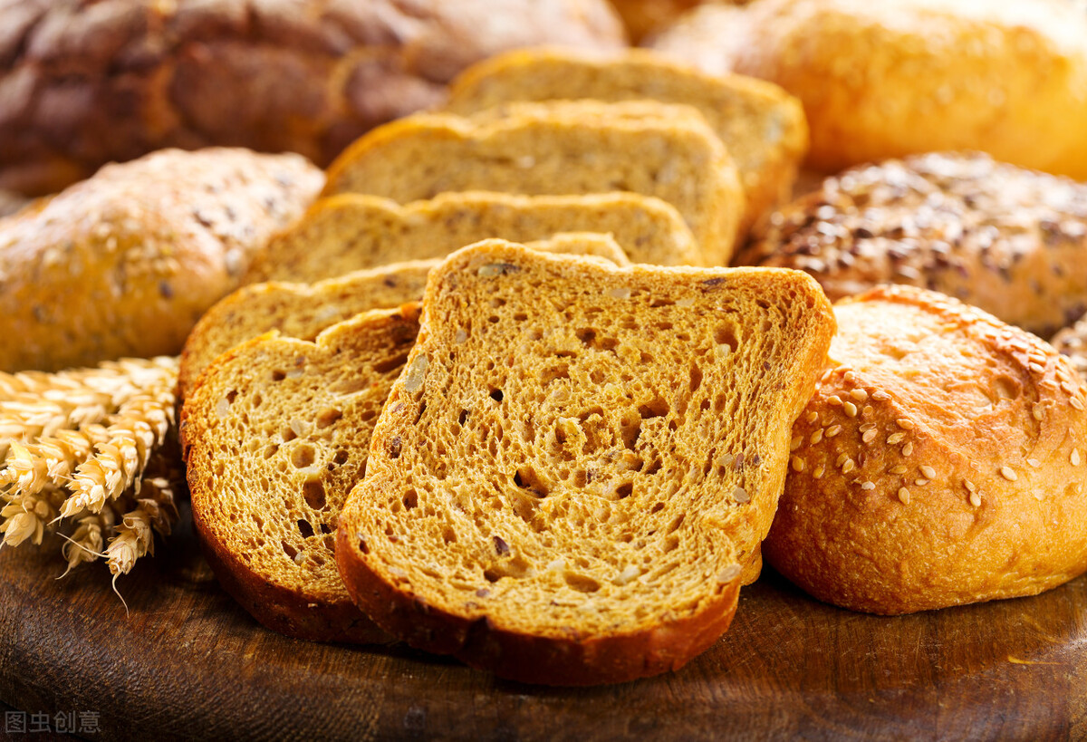 What are the advantages and disadvantages of yeast, baking soda, baking