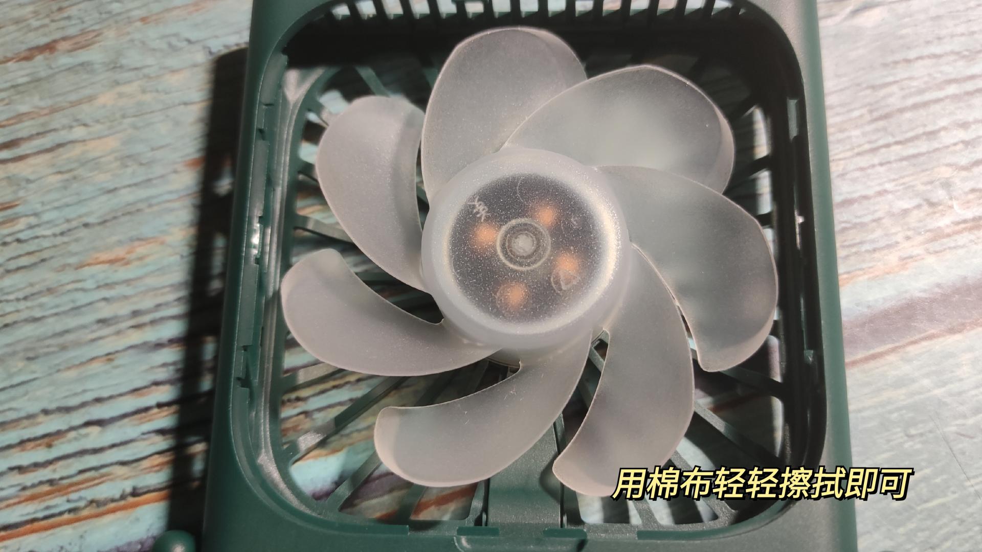 ZMI挂脖折叠风扇多功能用途还带炫彩灯效