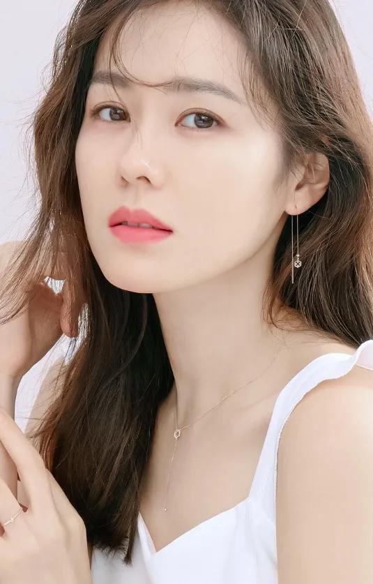 Wonderful moments of South Korean actress Son Yejin - iNEWS