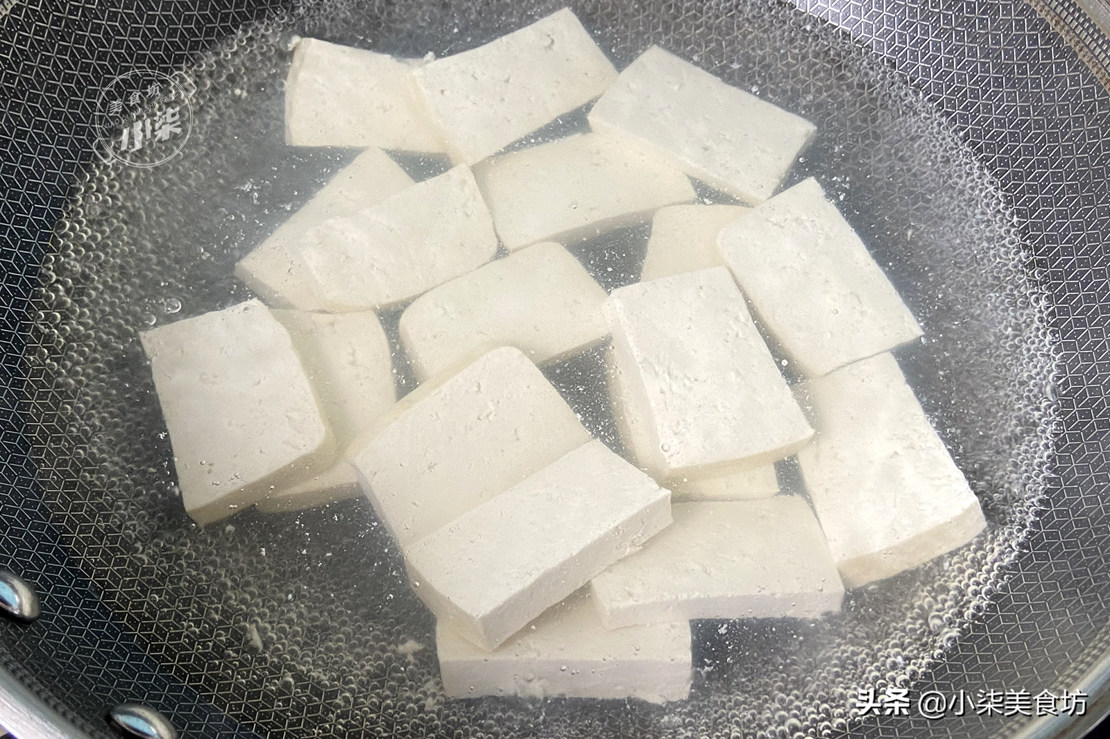 豆腐裡打2個雞蛋，不炸也不炒，一周吃7次都不夠，比吃肉還香