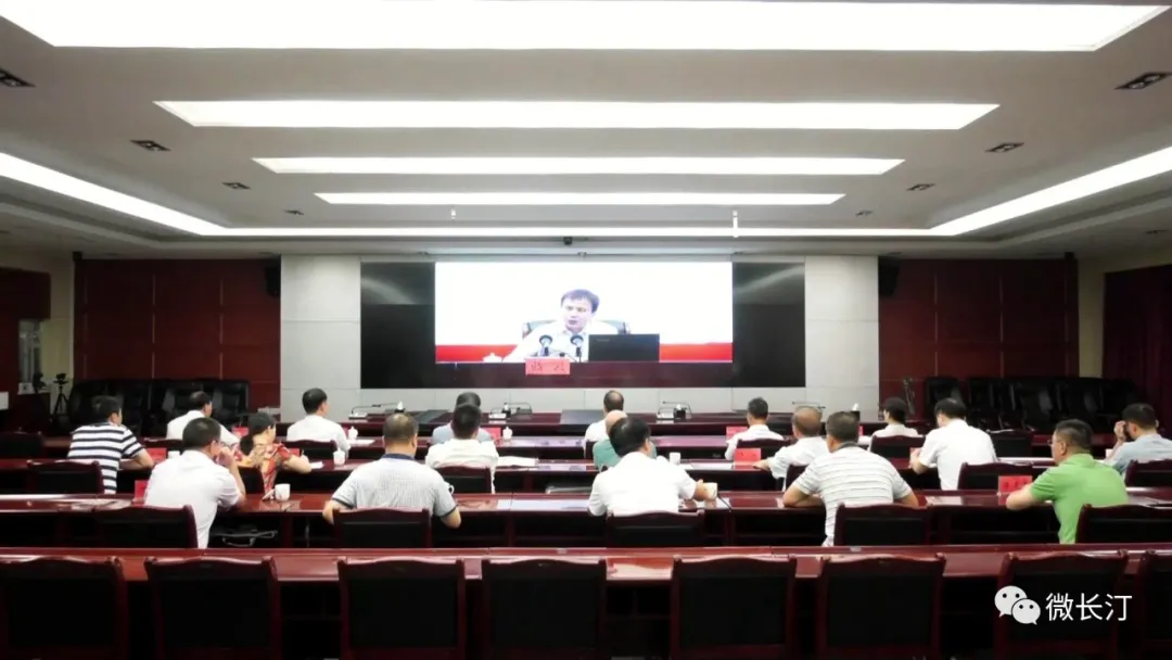 长汀县组织收听收看全市市管干部“学网懂网用网”专题讲座