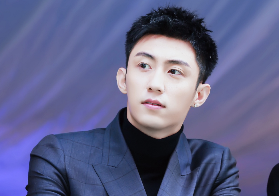 黄景瑜新剧上映却被爆料，求锤得锤还有结婚证