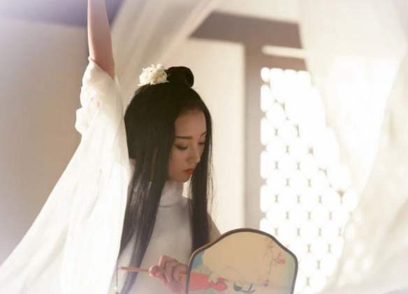 校园小甜剧糖分总超标，《小美满》外冷内甜校