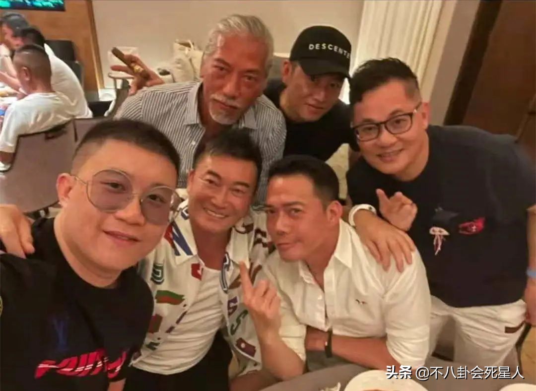 香港藝人聚會也有圈子之分，富豪明星一起玩，過氣藝人扎堆內(nèi)地