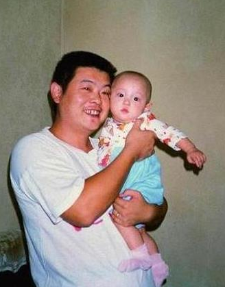 傅彪去世已有16年，承诺要帮他养儿子的葛优，做到了吗？