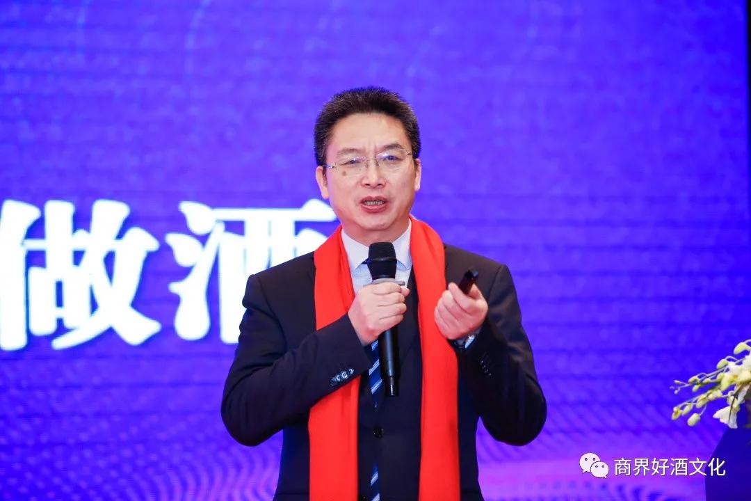 買(mǎi)十萬(wàn)酒送十萬(wàn)廣告，商界傳媒是在跨界打劫？