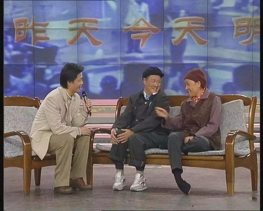 2006年春晚，赵本山出现严重失误，宋丹丹看似淡定实则冷汗直流