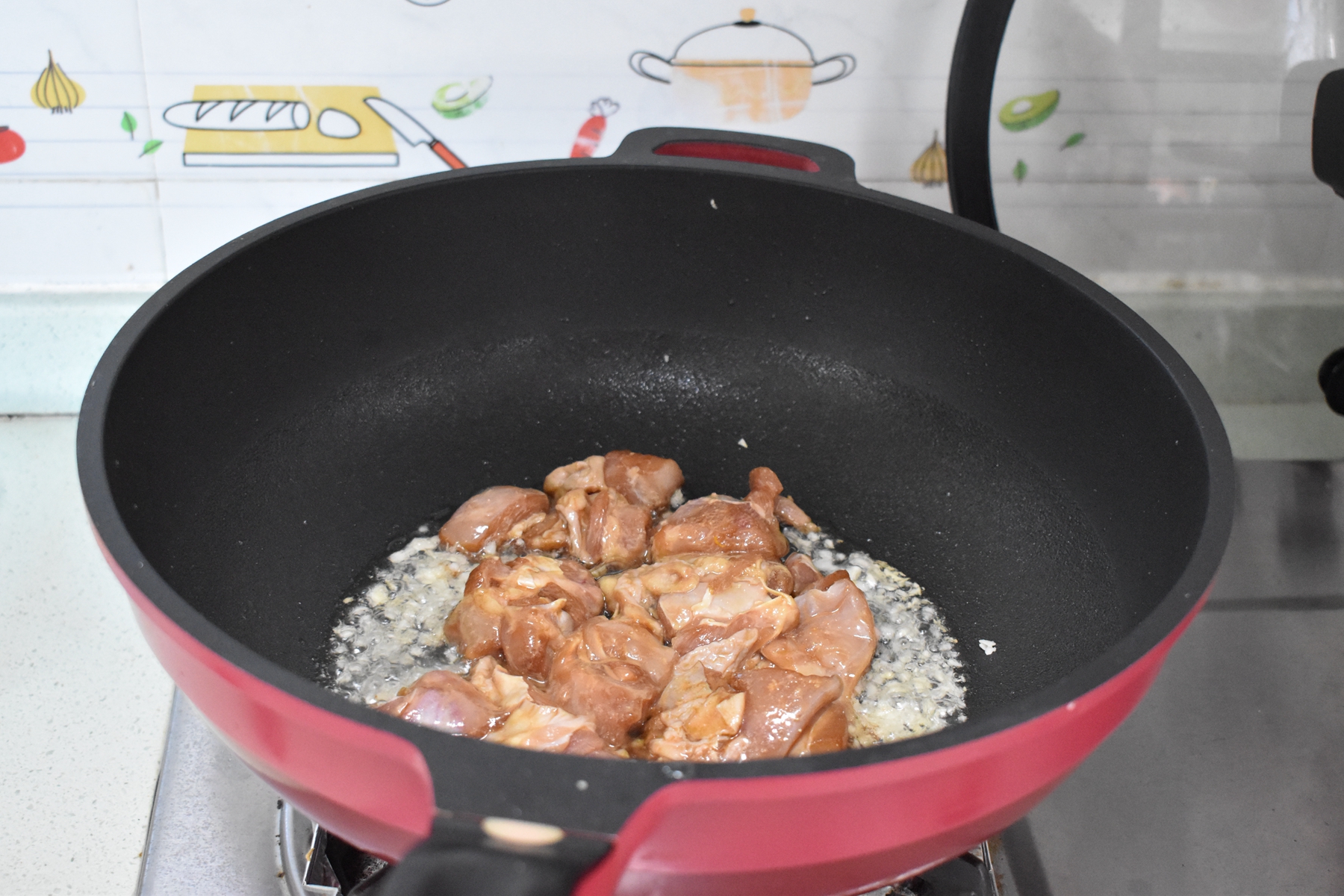 夏天少吃羊肉多吃它，搭配当季蔬菜简单炒一下，营养味美又下饭