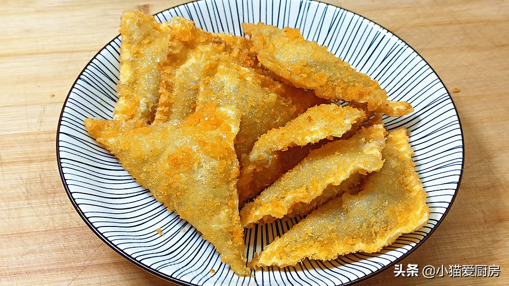 幾張餛飩皮2根香蕉，做一盤“香蕉派”，成本也就幾元錢，特划算