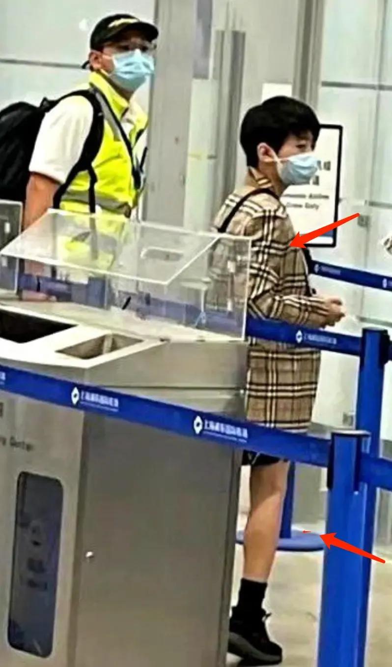 张柏芝晒二儿子视频，11岁小Q又变模样，奶萌帅气颜值不输小鲜肉