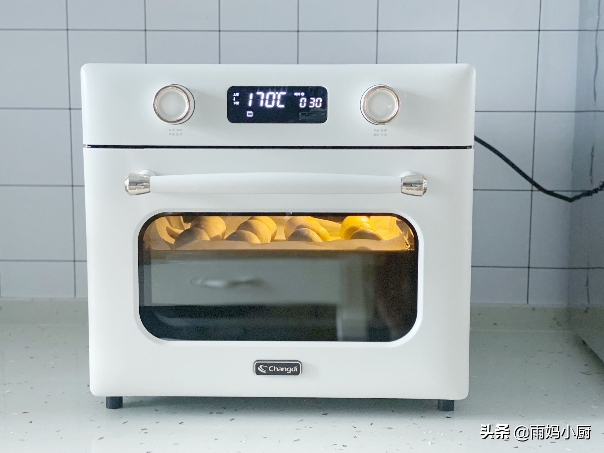 70岁老妈爱吃的绿豆饼，在家就能做，外酥里香又清甜，解暑必备