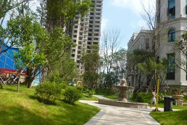 怕什么来什么，楼市传出两大信号，房价下跌可