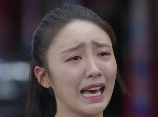 张月|不打不相识的张萌张月同台力破不和传闻 结果背后蓝色烟花被调侃坏了