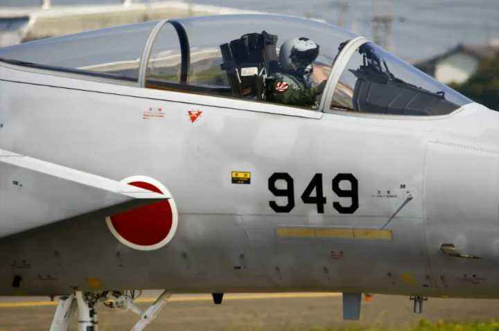 日本的F15J战斗机老朽，面对歼16完全被碾压，美国表态：不给升级