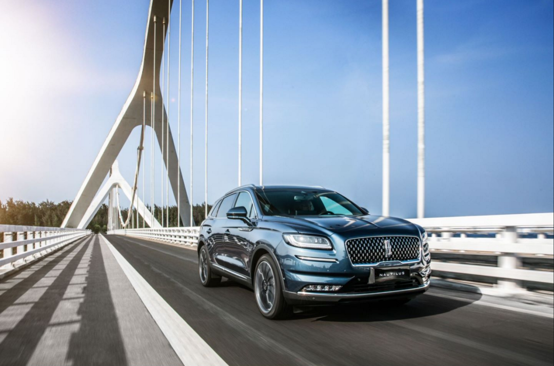 2.7T V6、22向座椅调节、35个声学包，看航海家的豪华