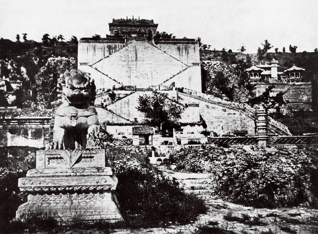 颐和园是遭列强洗劫后重建的，前身为乾隆所建清漪园