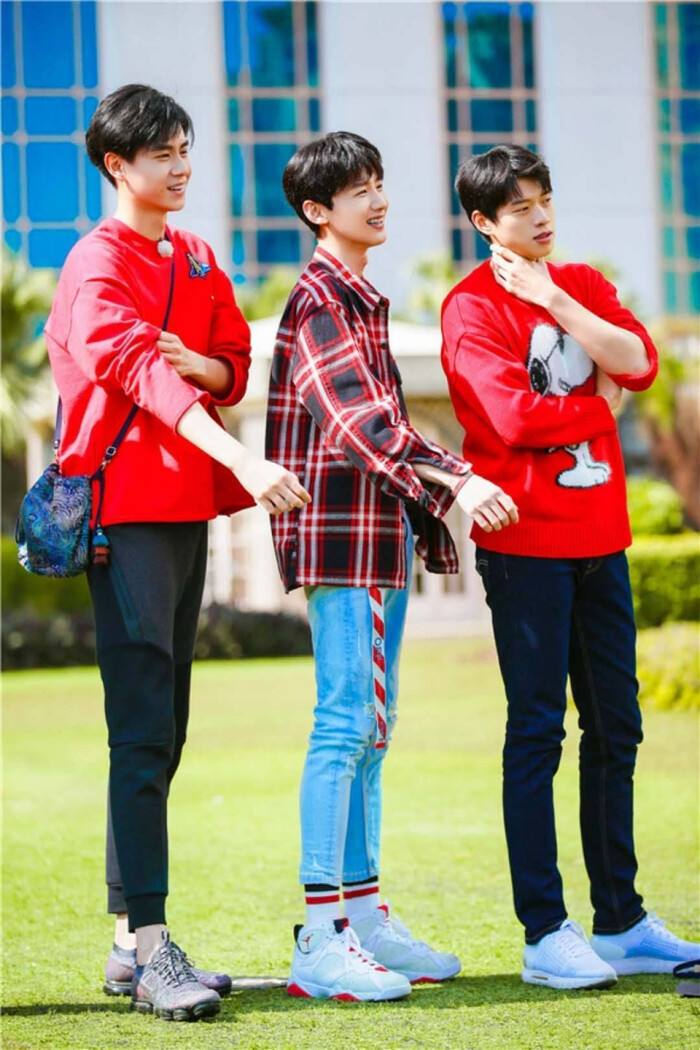 Groups of small Bai Jingting too treasure! Art of spare time from one's main work to attend to sth else is pulled step on oneself, 