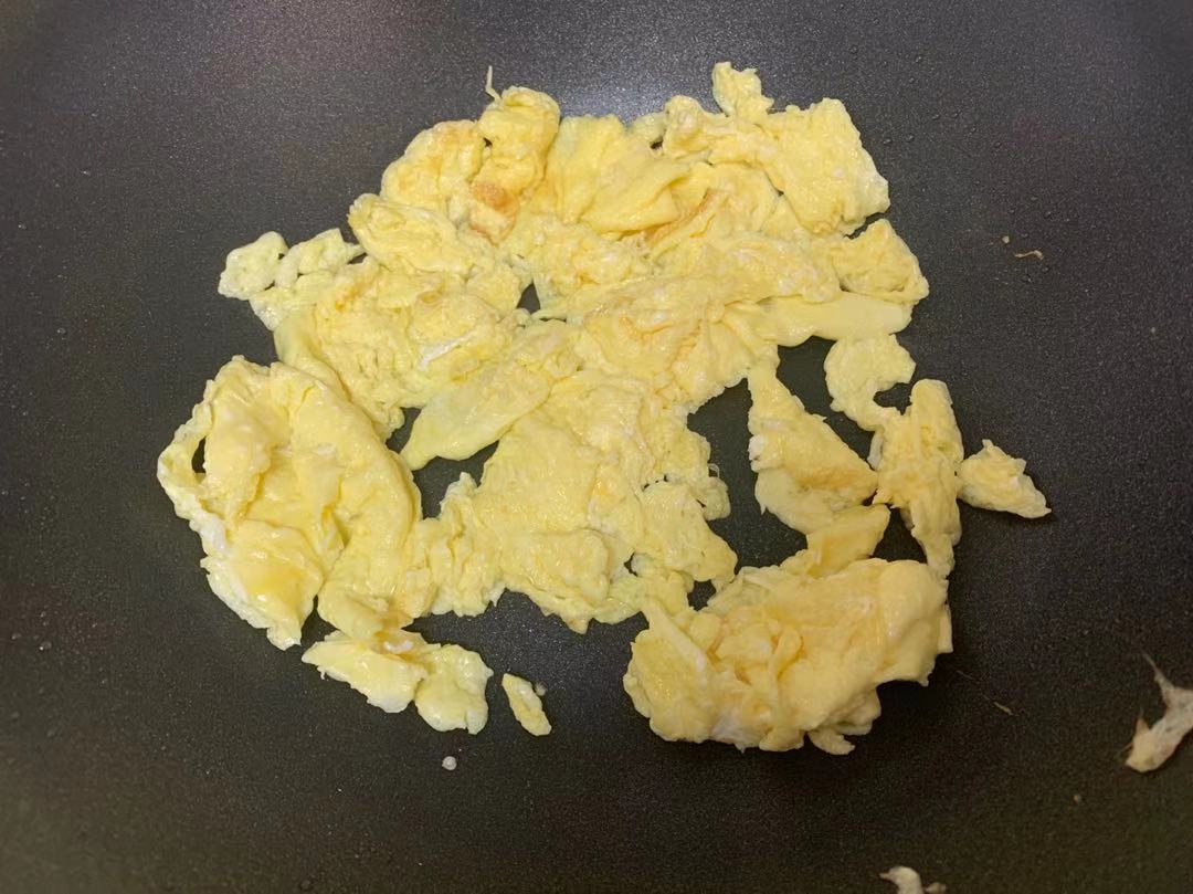 這蔬菜2塊錢1斤，用來炒雞蛋，清新鮮甜又營養，大人小孩都愛吃