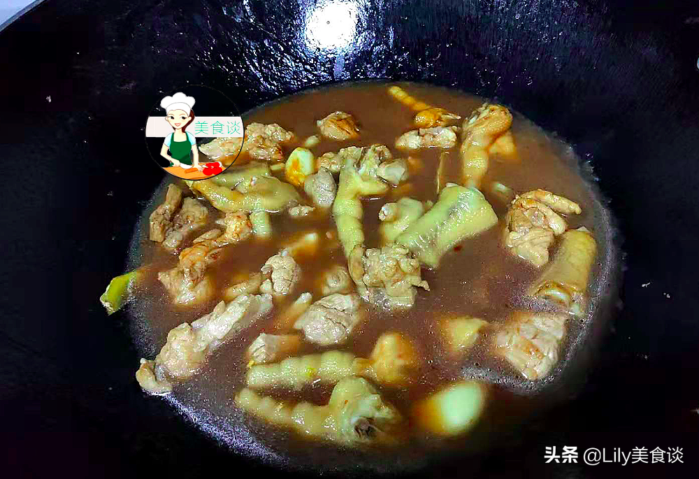 天冷了，燉上一鍋排骨雞腳土豆煲，鮮香又營養，大人孩子都愛吃