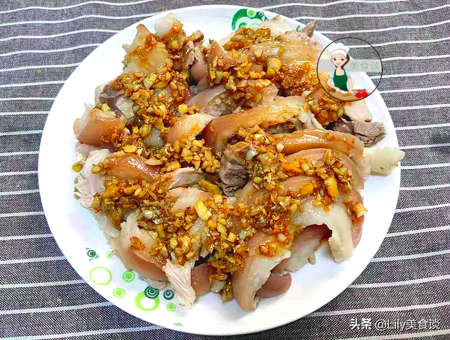 夏天多給孩子吃這肉，煮好切片淋上料汁，好香啊，孩子愛吃長得快
