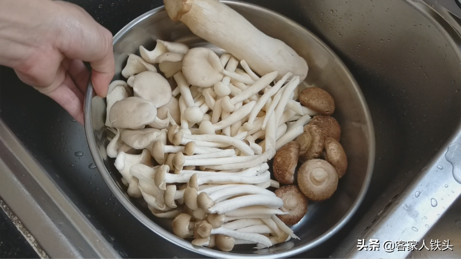 一鍋適合天冷吃的素菜煲，做法簡單，鮮滑爽口味道好跟吃肉一樣香