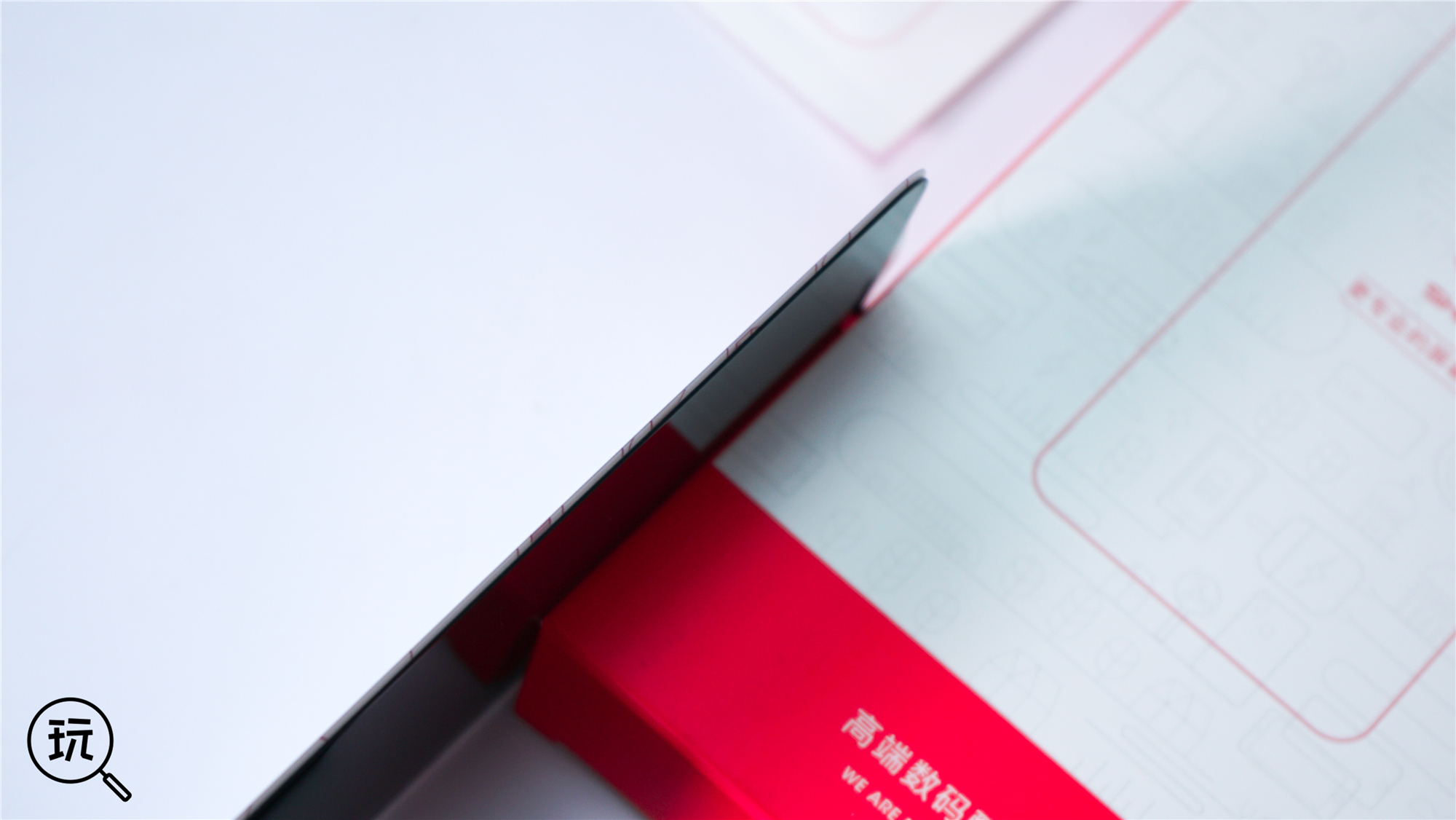 45°防偷窥，手机贴上这张膜，聊天付款再也不怕被偷窥狂监视