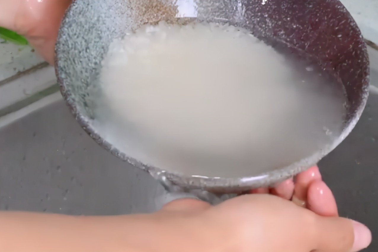 煮粥的時候，不要直接放進鍋裡煮，教你1個方法，煮出來的粥濃稠