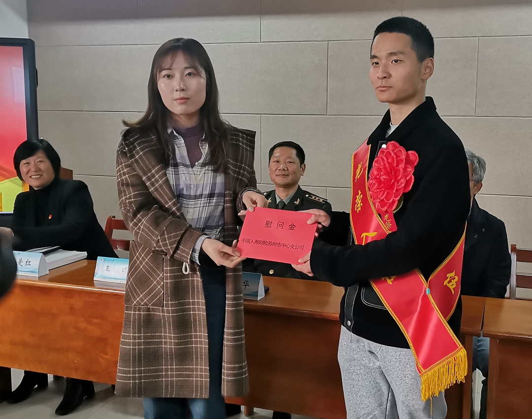 儿时梦想今实现 苏州科技大学学生携笔从戎保家卫国