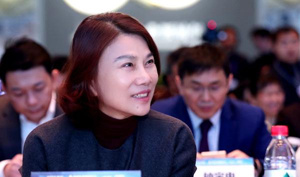 董明珠拒绝帮哥哥走后门被踢出族谱，网友：踢