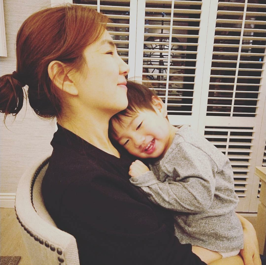 Ella曝光生產過程後，和老公陪兒子參加親子旅遊，直呼很治愈