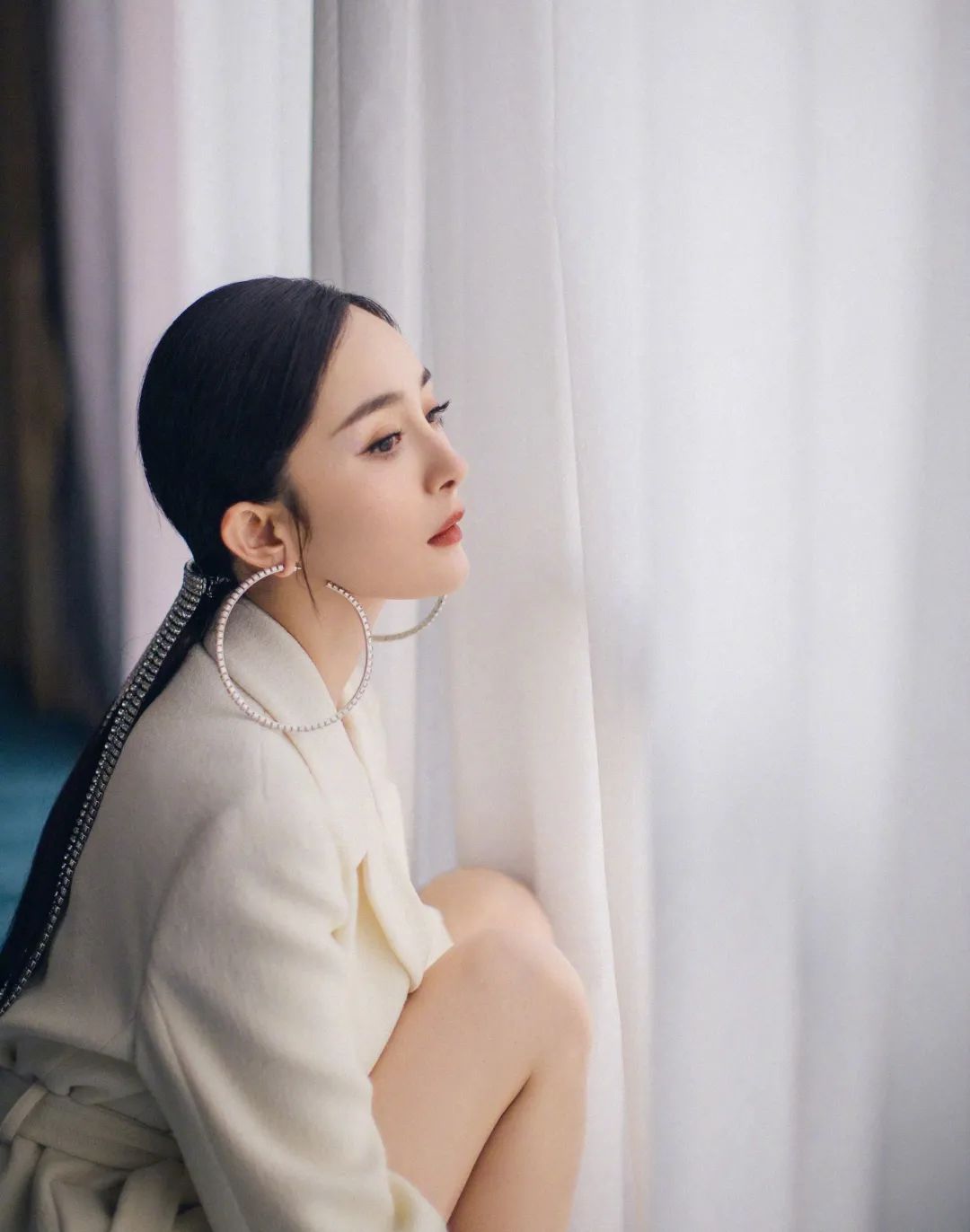 别再“披头散发”了！这4款冬季发型才够美够撩